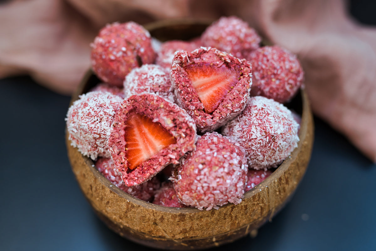 Erdbeer-Dattelbällchen - DATTELBAER